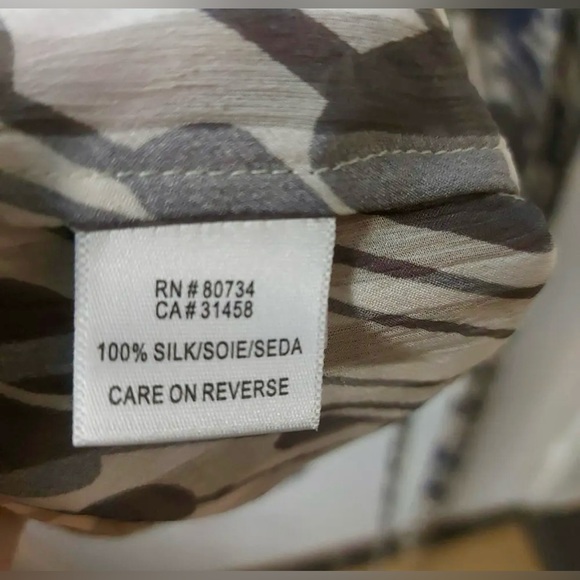 BCBG Max Azria 100% Silk Blouse - Picture 10 of 11